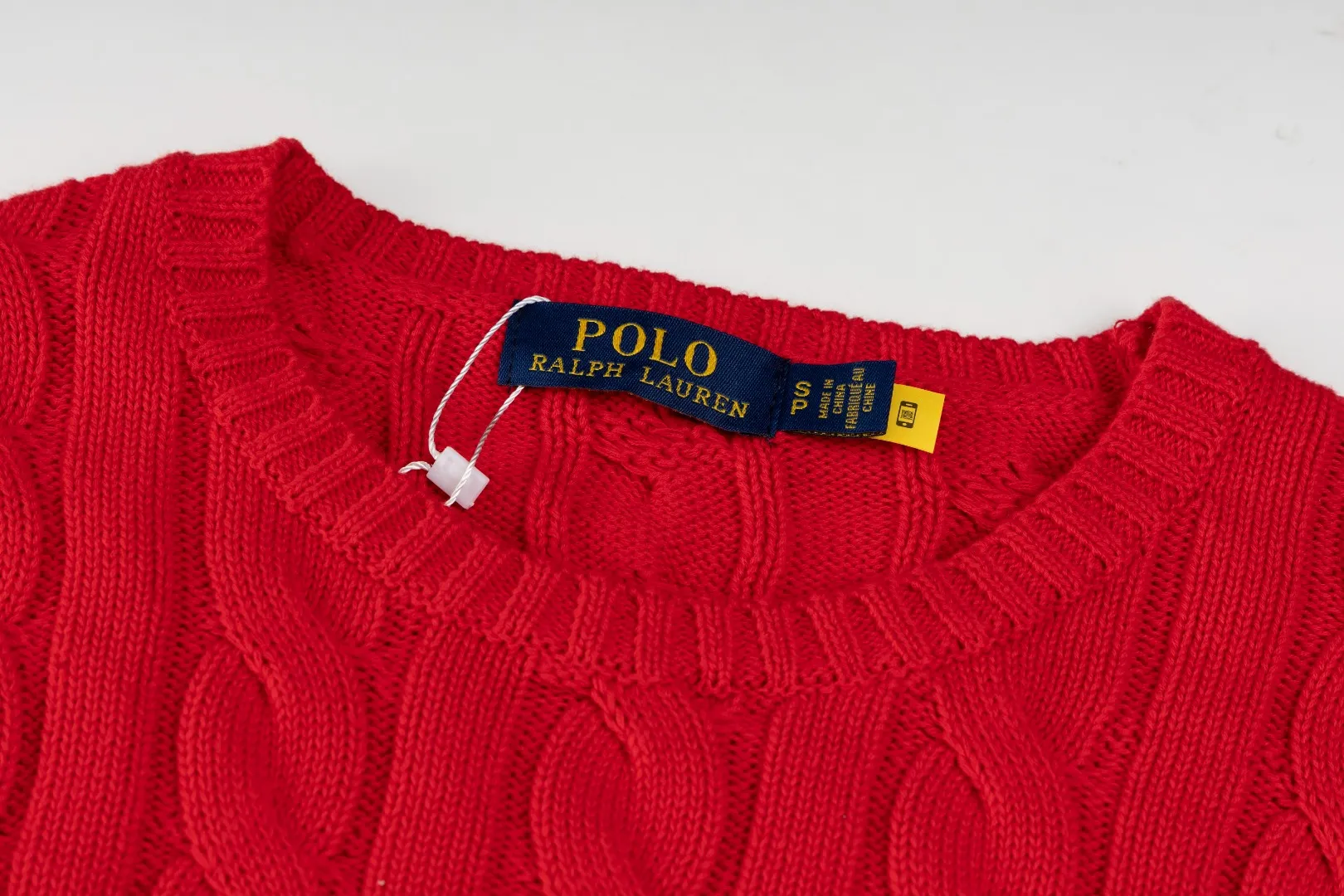 P220 #R91 RALPH LAUREN Ralph Lauren fourteen colors classic small label embroidery round neck pullover cable cardigan sweater men's top, high-density LOGO embroidery on the chest, original customization of tag accessories. Made of pure cotton yarn, pure cotton is skin-friendly and comfortable, small label war horse embroidered twist button round neck sweater 🐎 high quality, follow the blogger to learn how to wear it! Let’s buy a Ralph Lauren cable sweater. It’s a super hard-to-find series after it became popular. It’s hard to find one on the official website. It’s simple and practical to wear, with a lazy and loose feel. The thickened fabric has more texture, feels soft and delicate, and has a loose fit. Whether worn alone or layered, you can wear different styles of fashion with just one piece!   Size：XS S M L Sleeve length: 59/60/61/62/63